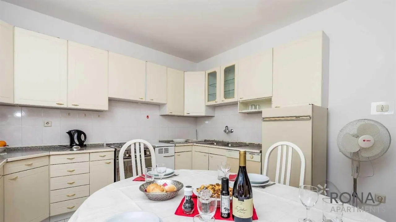 Rona Apartments Ani Ičići