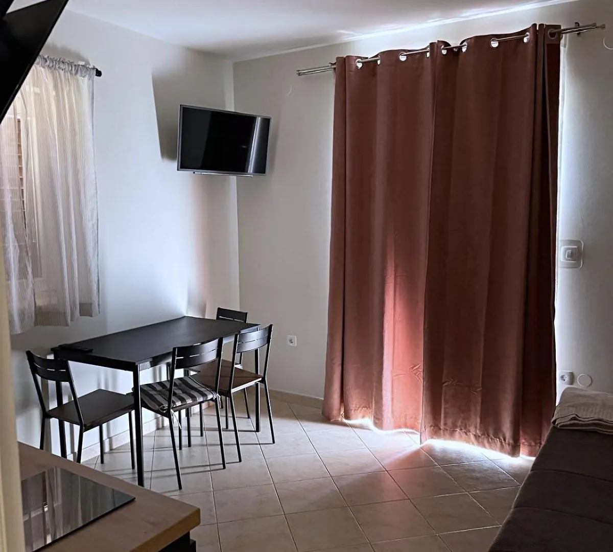 Rona Apartments Ani Icici