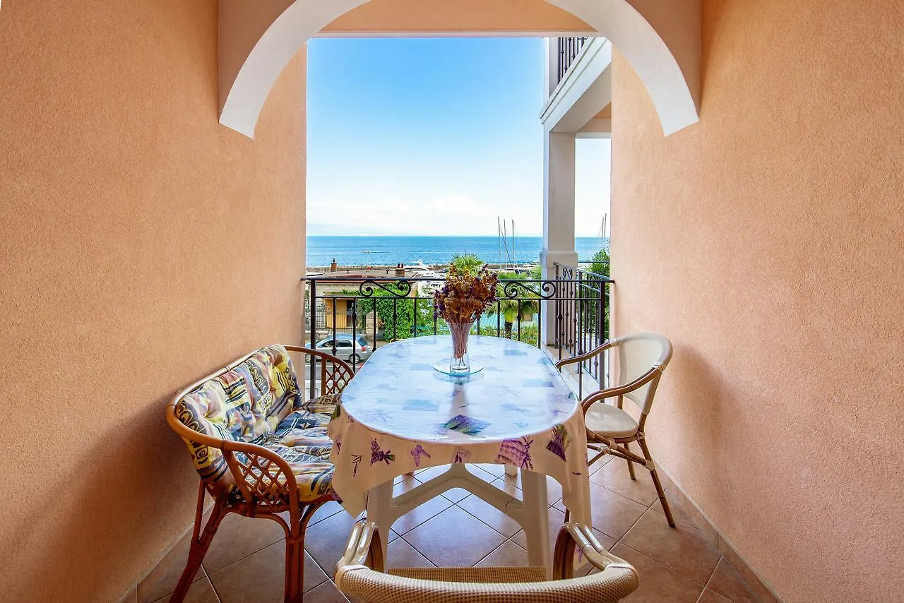 Rona Apartments Ani Ičići