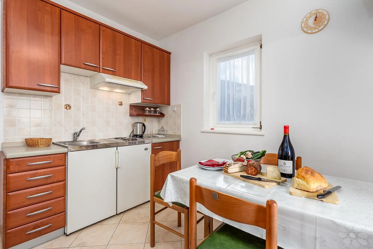 Rona Apartments Ani Ičići